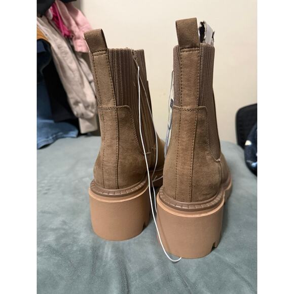 size 11 Universal Thread Tan Chunky Ankle Boots NWT - Picture 3 of 6